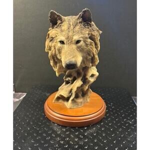 1023. Mill Creek Studios Wolf Sculpture